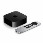 Apple TV 4K so Siri Remote na čistom bielom pozadí