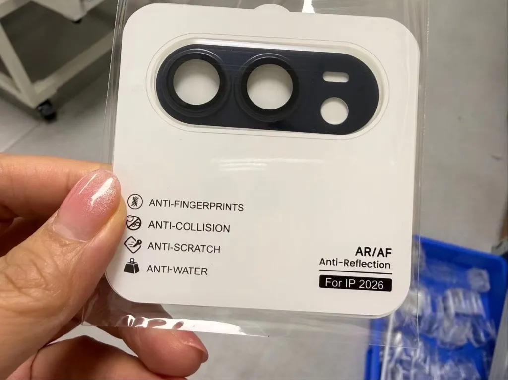 Tmavomodrý kryt fotoaparátu iPhone Ultra z úniku