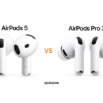 AirPods 5 vs AirPods Pro 3 na bielom pozadí
