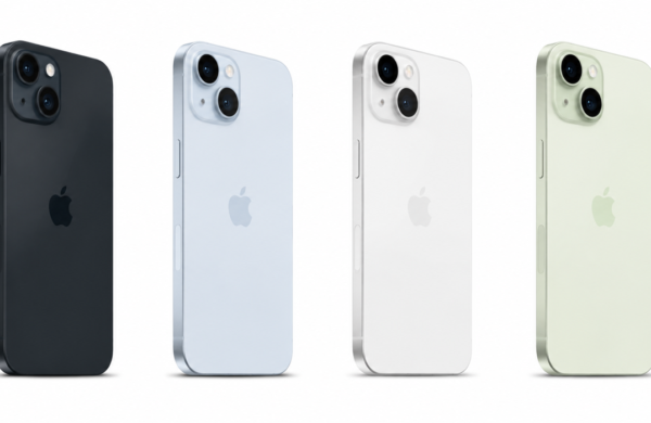 Štyri staršie modely iPhonu v rôznych farbách na čistom bielom pozadí